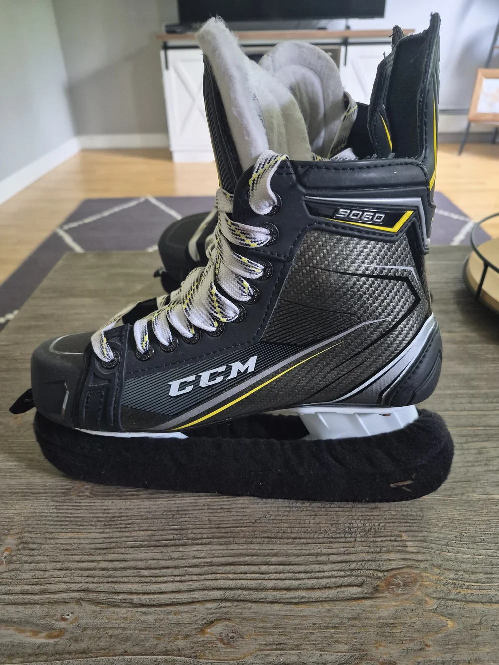 CCM tacks 9060